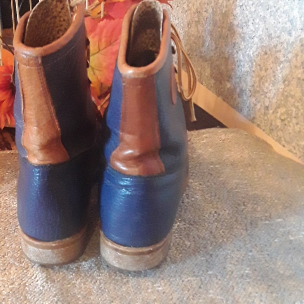 BOOTS - Picture 3 of 6